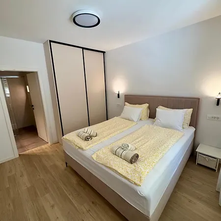 Stanic With Pool Apartment