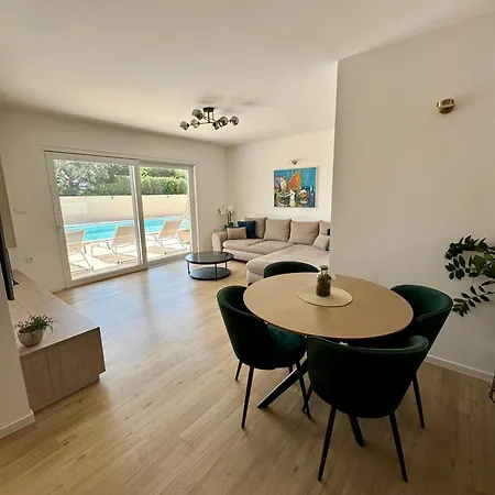 Apartment Stanic With Pool