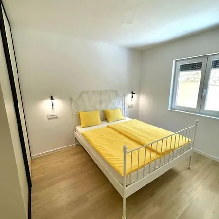 Vila Stanic With Pool Apartment